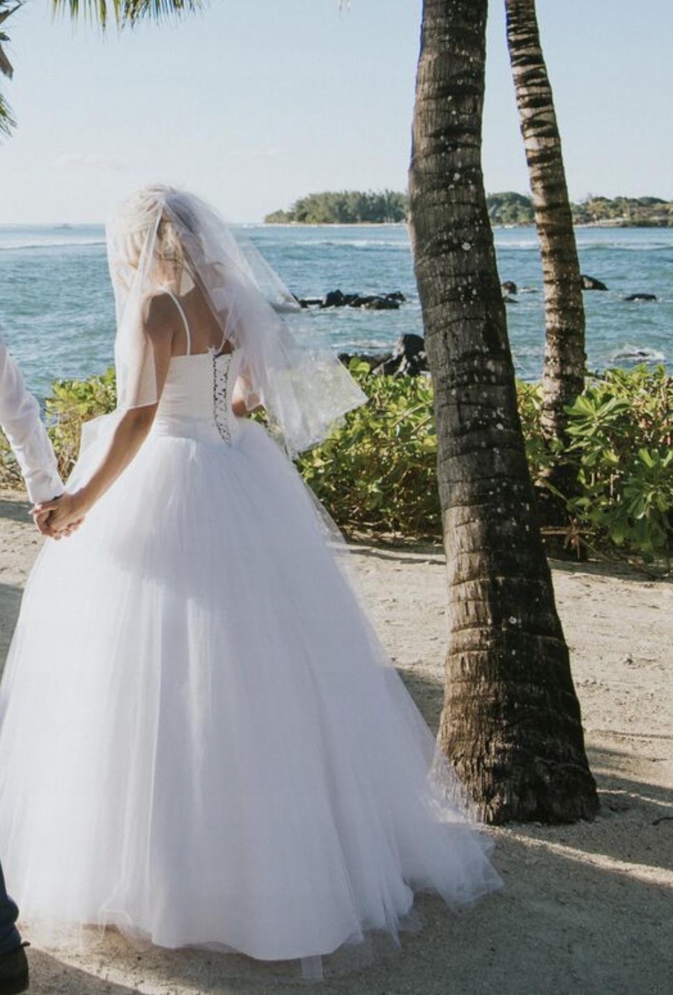 Oksana Mukha Wedding Dress, Size S/M, PERFECT